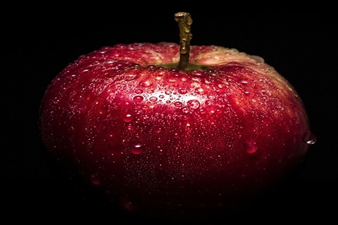فروش سیب قرمز رگه دار + قیمت خرید به صرفه