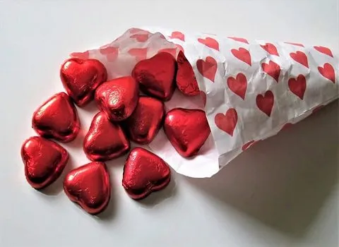 خرید و قیمت شکلات قلبی قرمز + فروش صادراتی
