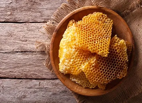 قیمت خرید عسل موم دار طبیعی + فروش ویژه