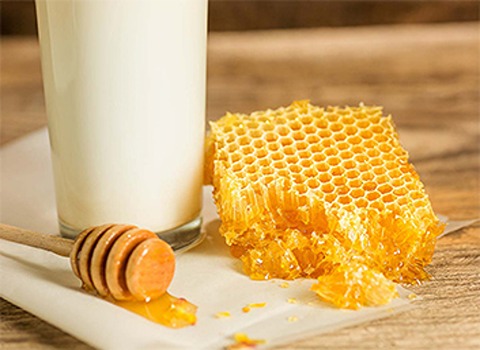 خرید عسل با موم طبیعی + قیمت فروش استثنایی