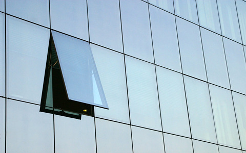 خرید شیشه سکوریت ساختمانی  + قیمت فروش استثنایی