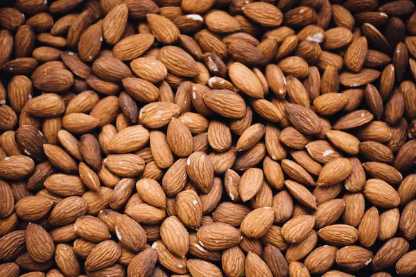 خرید بادام خشک مامایی + بهترین قیمت