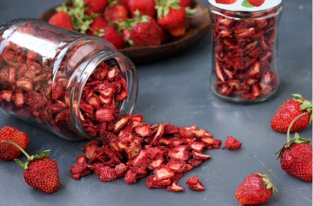 قیمت میوه خشک توت فرنگی + خرید باور نکردنی