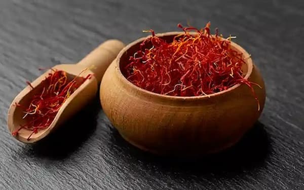 خرید زعفران نیم گرمی + قیمت فروش استثنایی