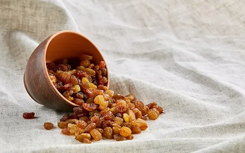 خرید کشمش تیزابی دودی + فروش ویژه