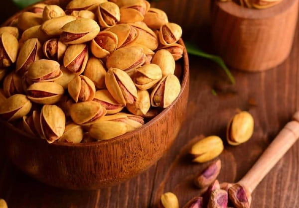 فروش پسته احمد آقایی سفید + قیمت خرید به صرفه