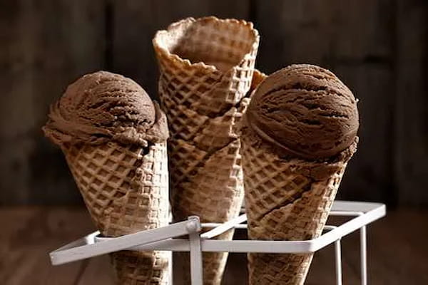 قیمت خرید بستنی قیفی شکلاتی  با فروش عمده