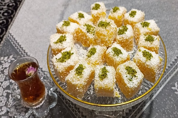 قیمت خرید شیرینی لوکوم پسته ای با فروش عمده