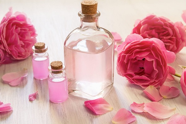خرید عرق گل محمدی + قیمت فروش استثنایی