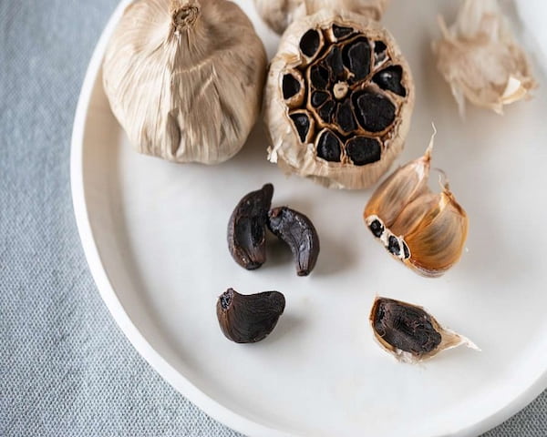 قیمت خرید سیر سیاه فله با فروش ویژه