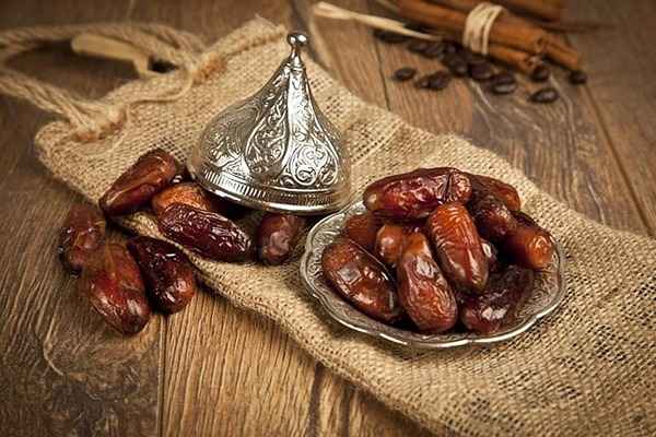 خرید و قیمت خرما مضافتی بسته بندی ۵ کیلویی + فروش عمده