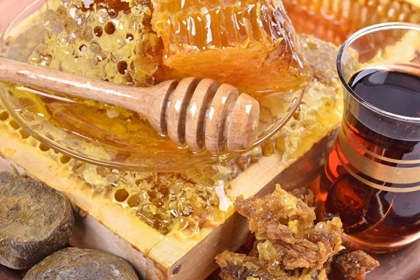 قیمت خرید عسل کندو با موم + فروش ویژه