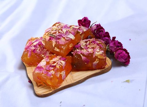 مسقطی انجیر با روکش گل محمدی