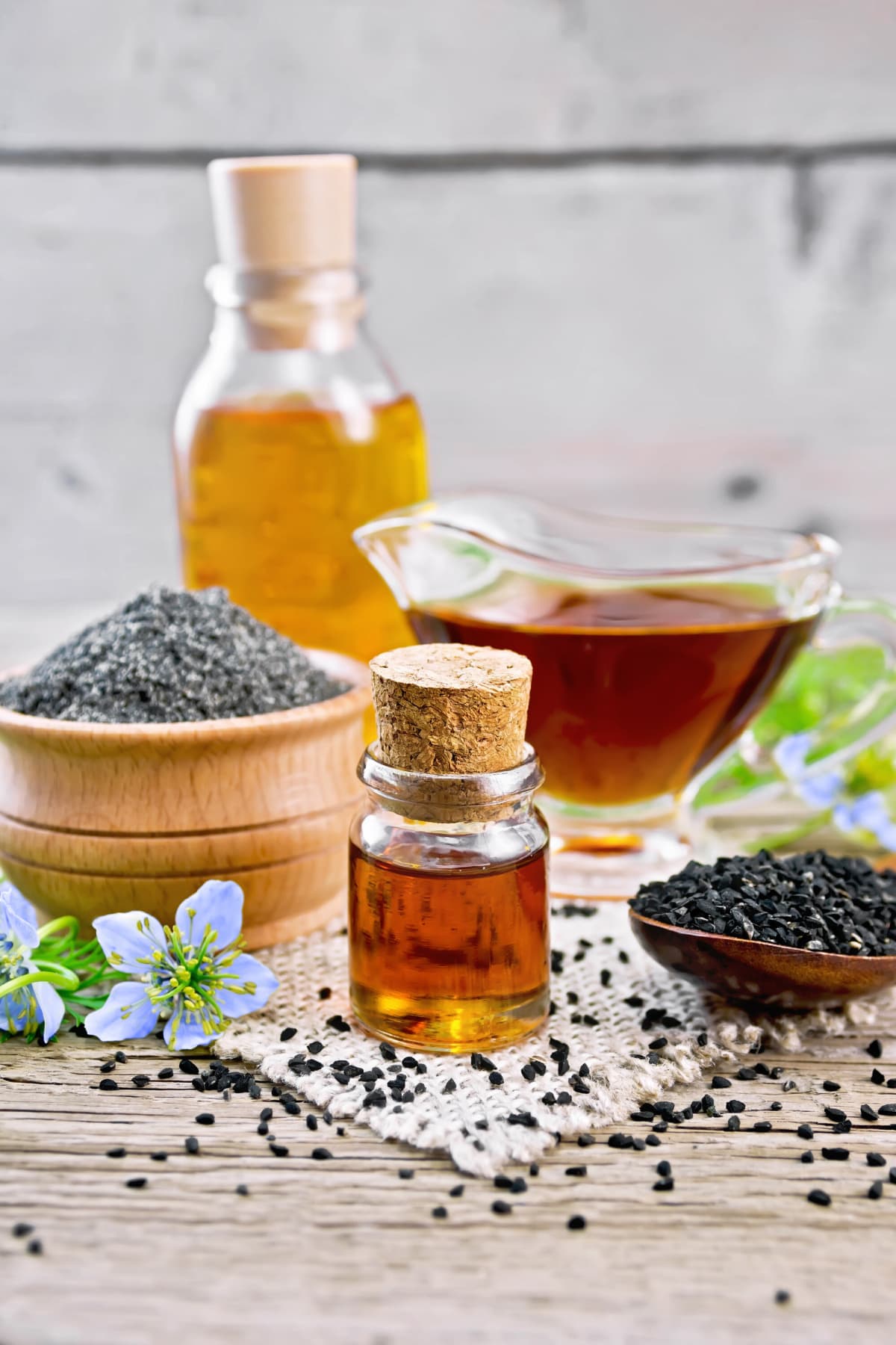 خرید و قیمت فروش اسانس طبیعی سیاه دانه + خواص + فله