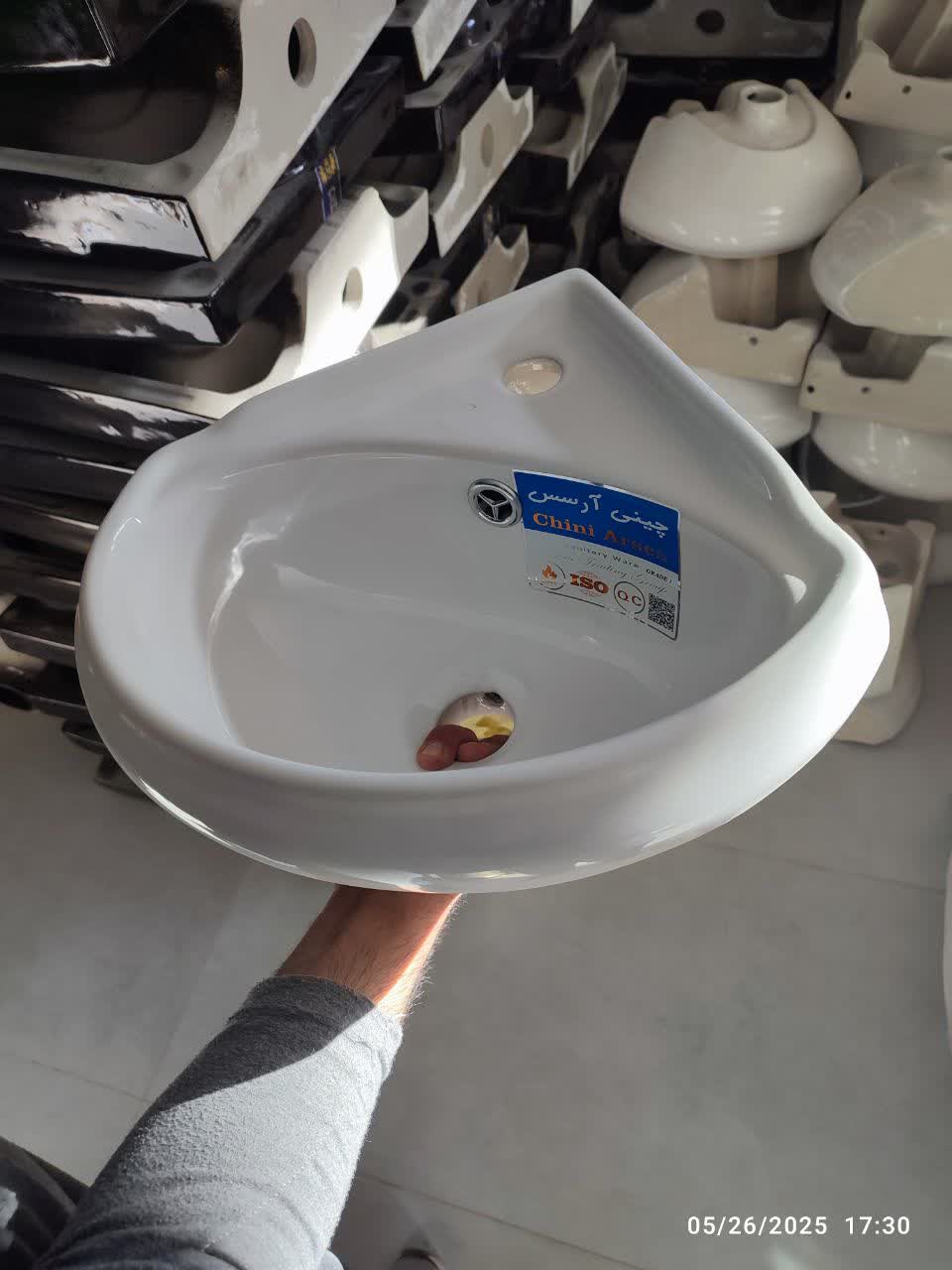 روشویی نیم پایه گوشه