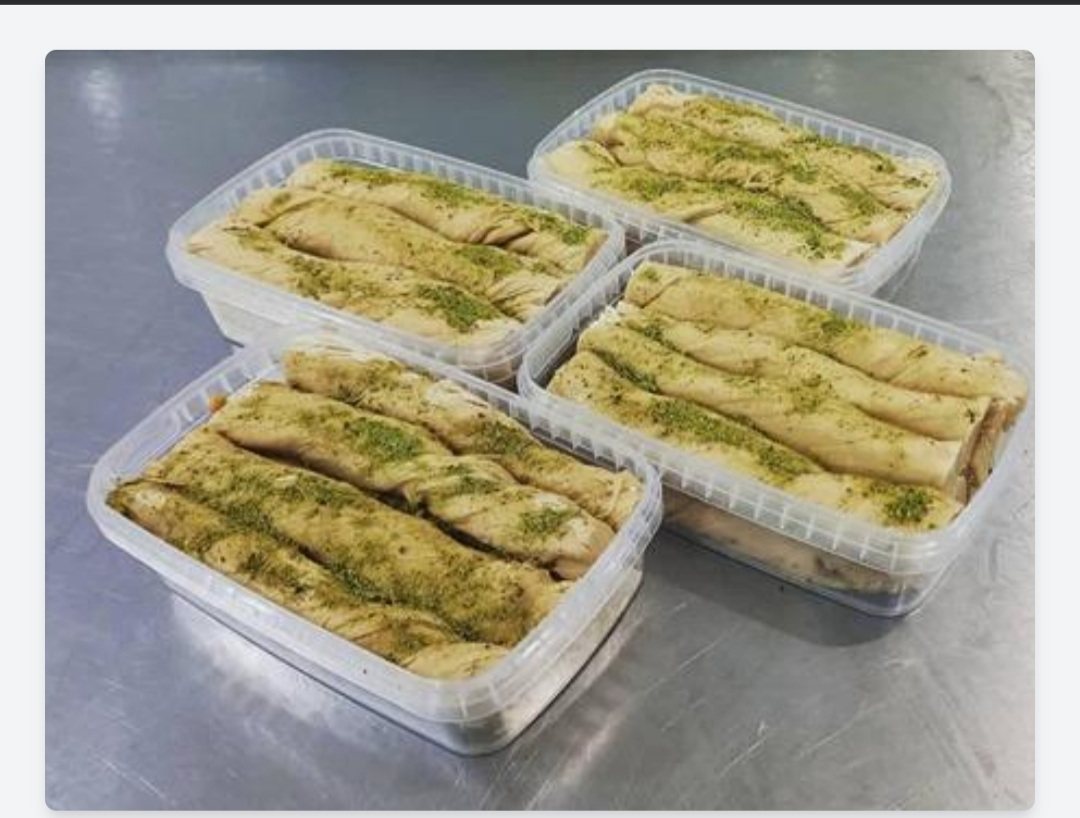 حلوا شکری یوز با طعم ملایم و بافت یکدست و مقدار پسته مناسب