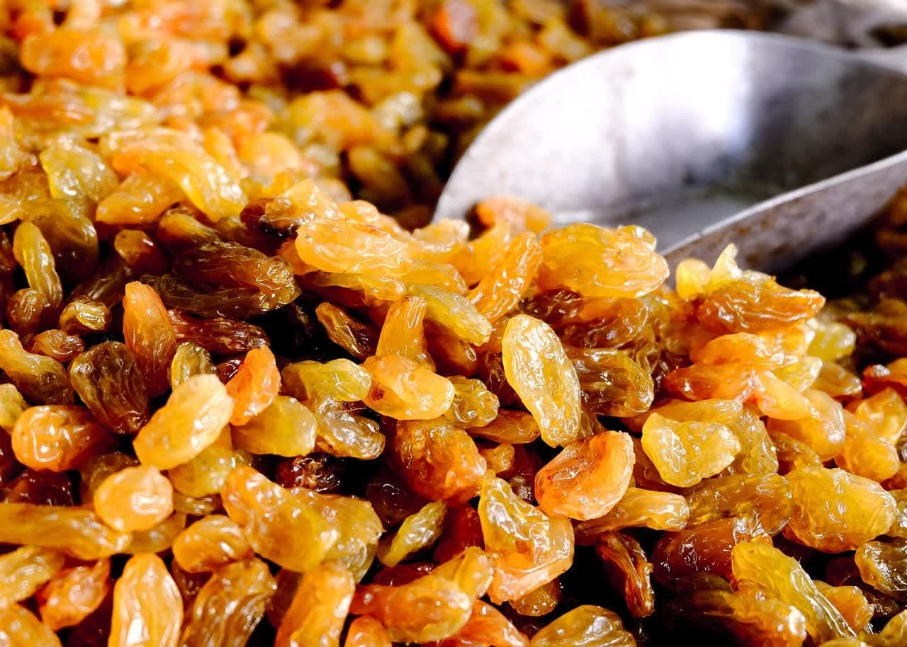 کشمش پلویی مخصوص پخت غذاهای خانگی + فروش با قیمت مناسب