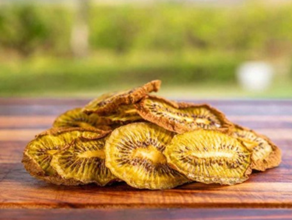 کیوی خشک رنگی ترش و خوش رنگ
