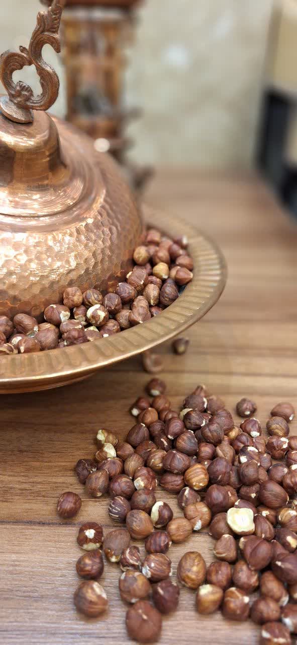 مغز فندق خام