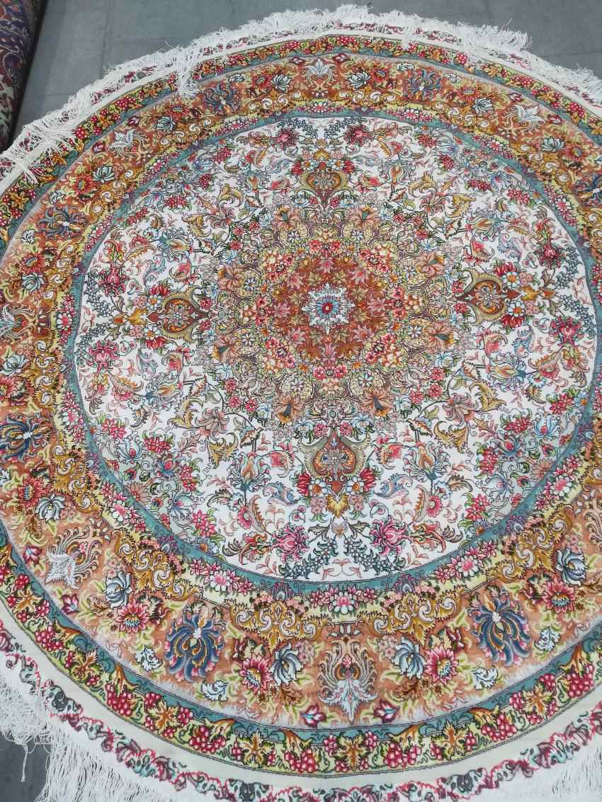 خرید فرش ابریشم دایره
