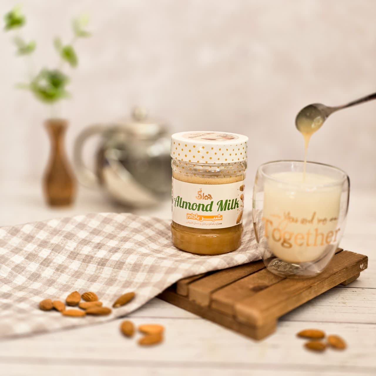 شیر بادام نیمه آماده ۴۰۰ گرمی