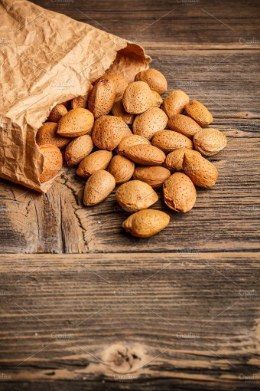 فروش بادام کاغذی