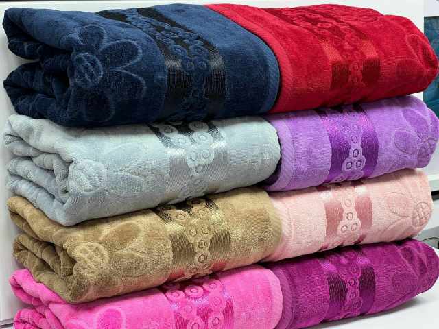 قیمت فوق العاده + فروش عمده حوله مخمل آریستا طرح کلاسیک، طرح یاسمن و طرح نایس