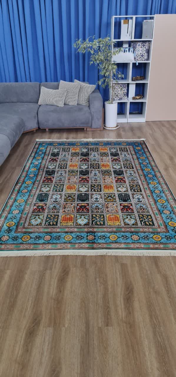 فرشینه مستطیلی شکل با دو هزار طرح