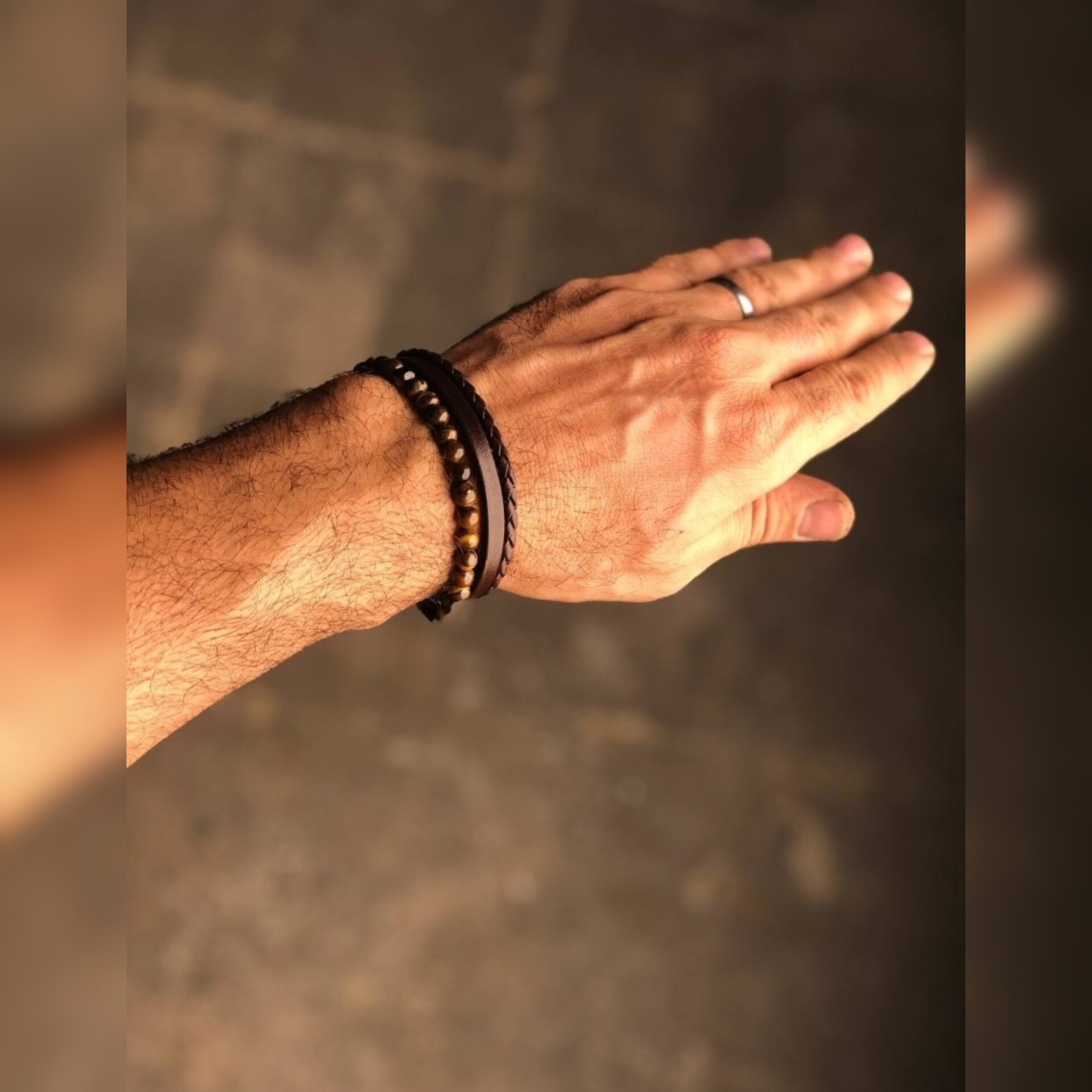 دستبند چرم و مهره چشم ببر فروش عمده