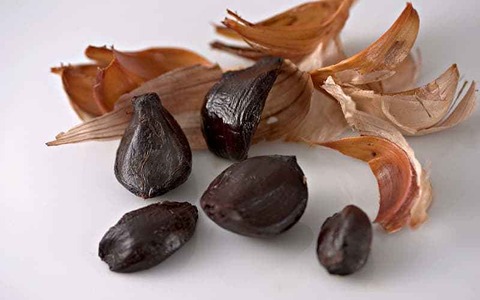 خرید و قیمت انواع سیر سیاه درجه یک
