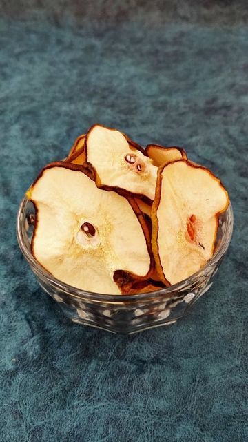 خرید و فروش عمده گلابی خشک