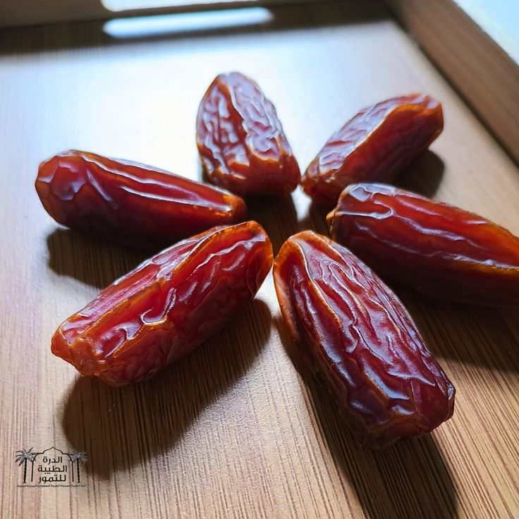 خرید خرما پیارم درجه یک با قیمت ویژه