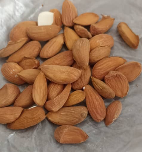 خرید مغز‌ بادام‌ بسیار‌‌ خوش‌ طعم