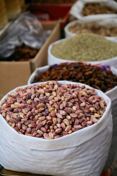 قیمت خرید عمده پسته در بازار سنتی و اینترنتی