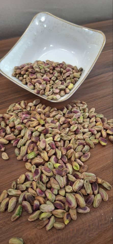 خرید مغز پسته احمد آقایی