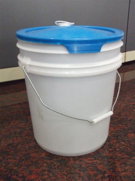 خرید عمده سطل ۲2 لیتری صنعتی سفید + قیمت استثنایی