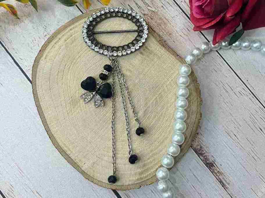 قیمت عمده گیره روسری مشکی + خرید باور نکردنی