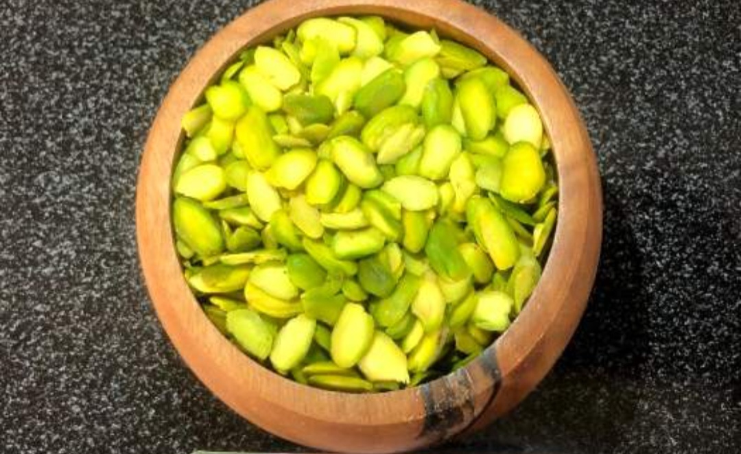 فروش چیپس پسته خشک صادراتی مخصوص دسر و شکلات