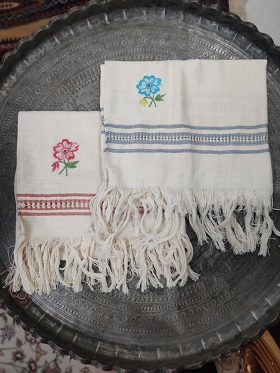 حوله دست گلدوزی شده