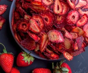 فروش بی واسطه توت فرنگی خشک