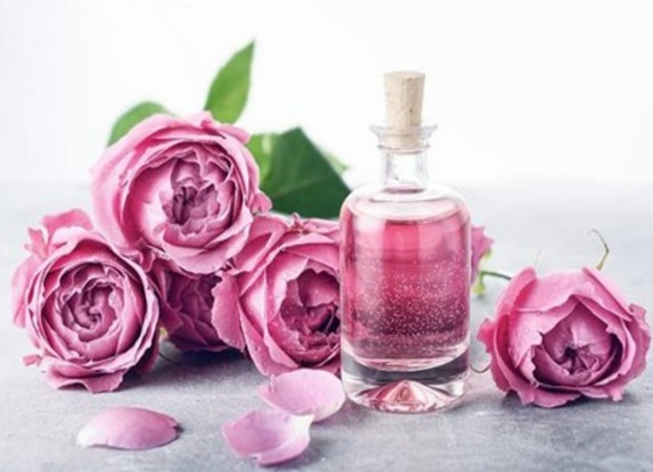 قیمت مناسب و خرید ارزان عرق گلاب اعلا