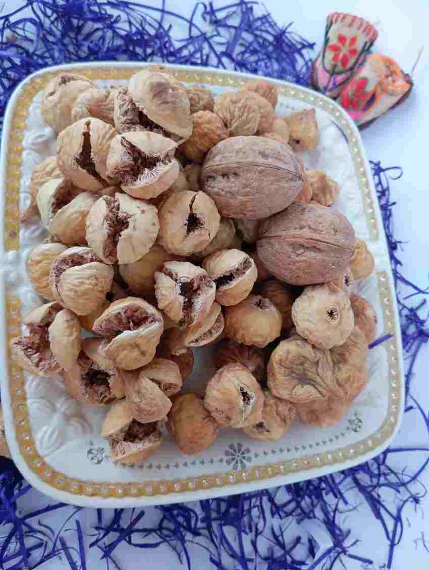 خرید انجیر خشک استهبان صادراتی نوع پرک
