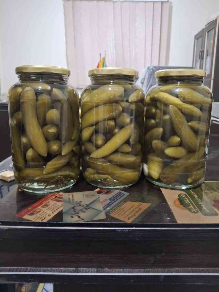 خیارشور شیشه‌ای ۱۵۰۰ گرمی ویژه صادرات خرده‌ فروشی