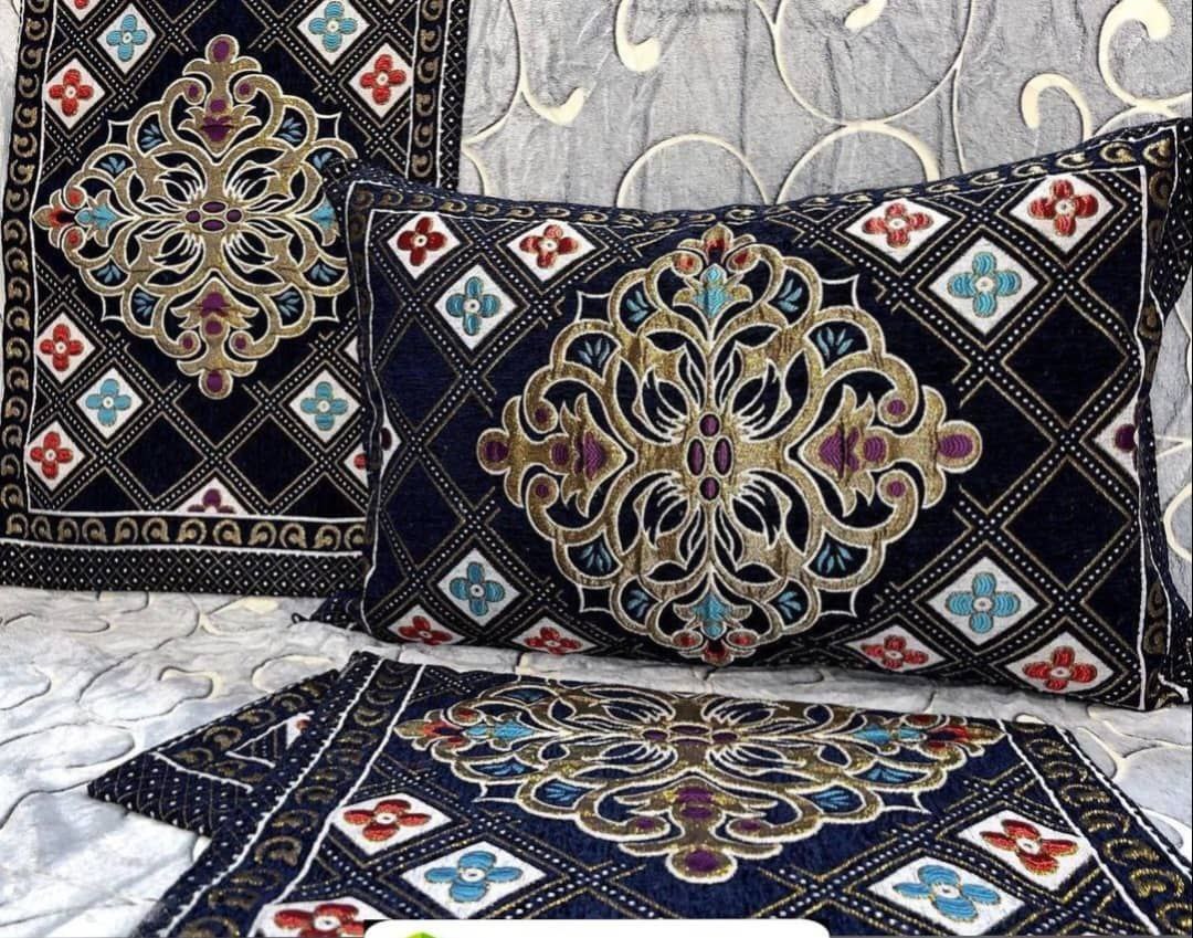 خرید اینترنتی روبالشتی مخمل شانل