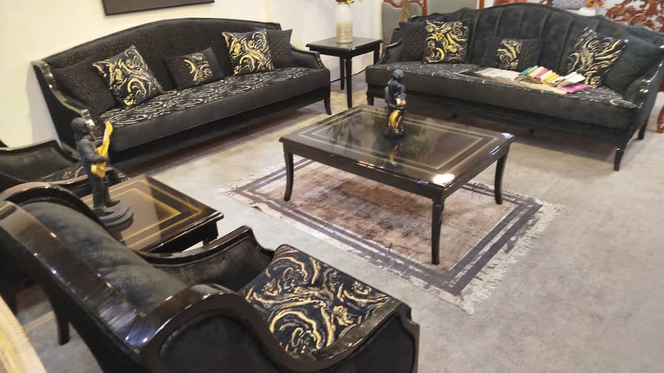 قیمتی عالی از مبل کلاسیک مشکی + صادرات