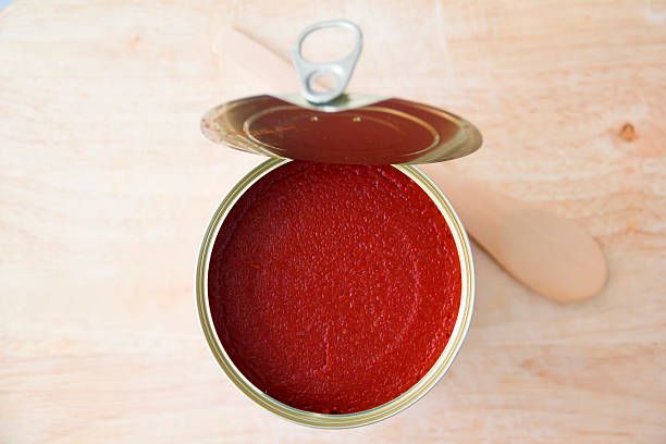 رب گوجه با بسته‌بندی قوطی فلزی