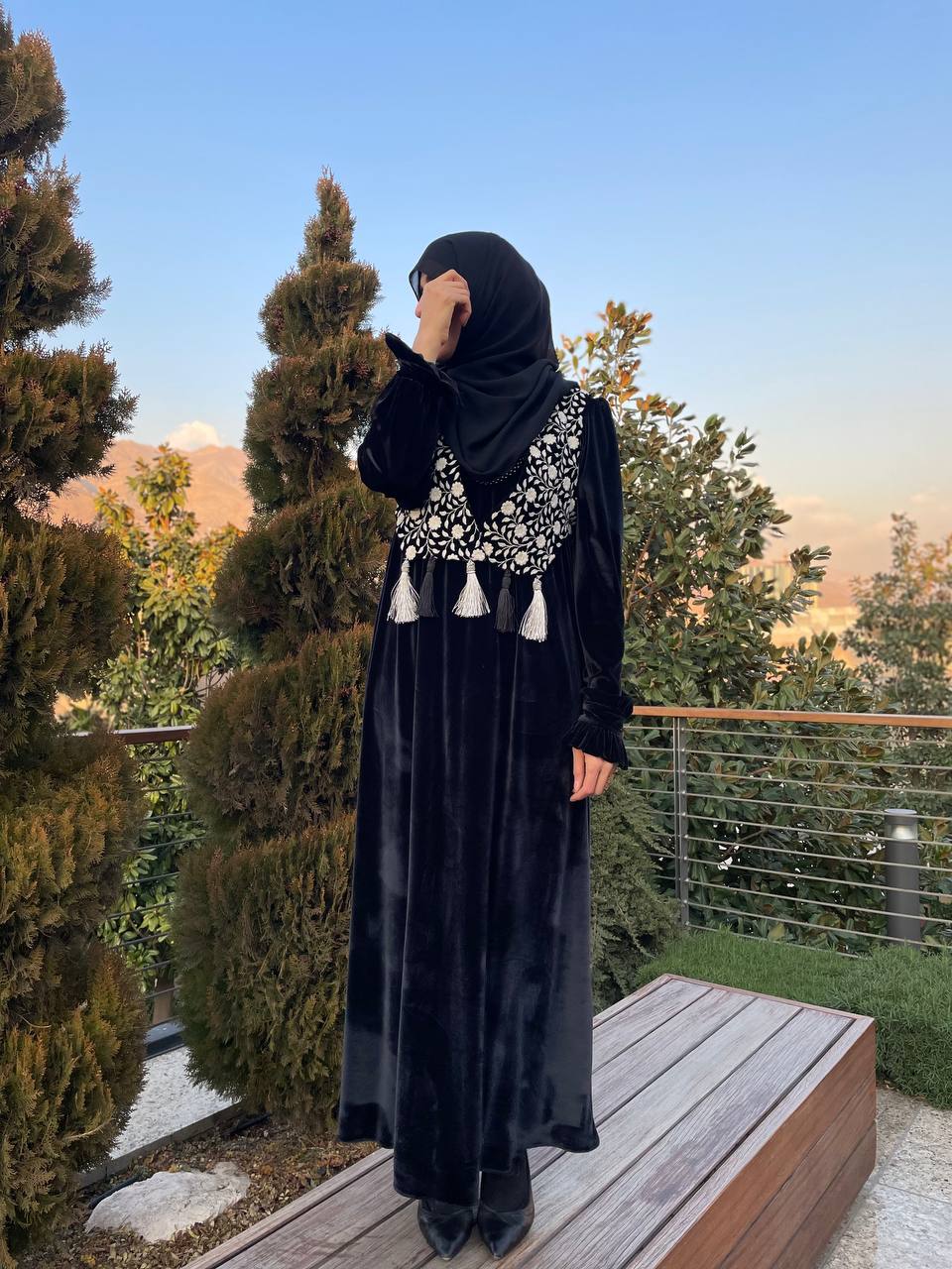 پیراهن و وست مخمل و سوزن دوزی