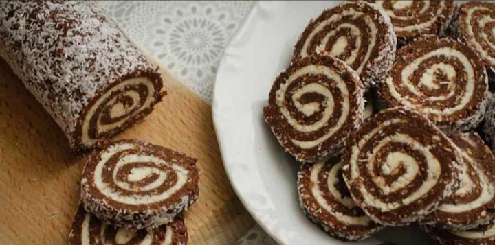 خرید رولت خرمایی + لذت بردن از طمع و مزه