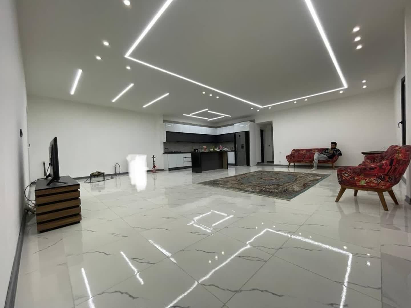 فروش سرامیک دیوار ۳۰×۹۰ مناسب بیمارستان‌ ها و مراکز درمانی