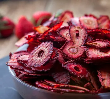توت فرنگی خشک شمال + فروش ویژه